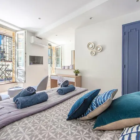 Apartment Place Du Pin