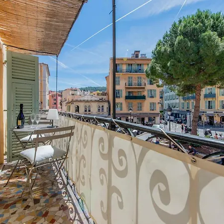 Apartment Place Du Pin *